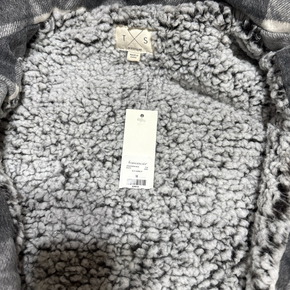NWT Francesca’s Grey and Off-White Checkered Vest Size M - Picture 2 of 2
